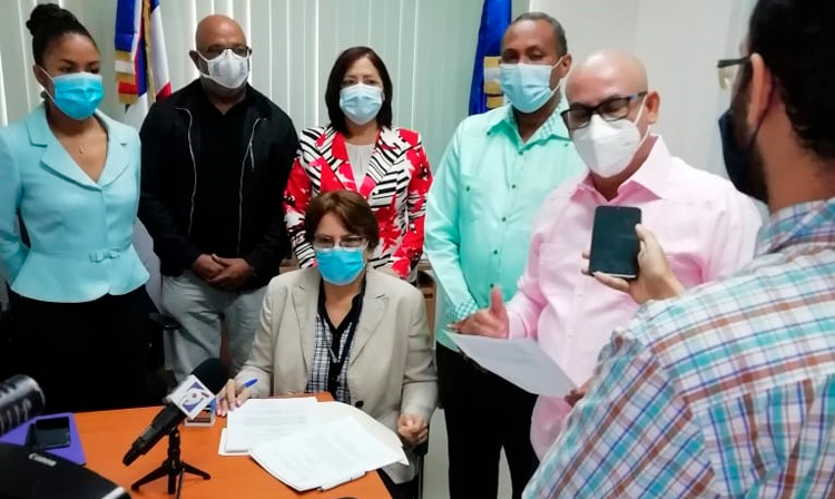 Somos Pueblo se querella Angel Estevez FE