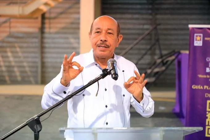 Montás dice gestión Abinader es mucha espuma y poco chocolate y resta importancia a renuncias del PLD
