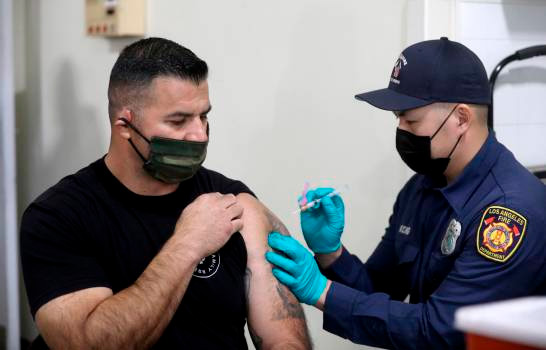 Un enfermero de California se contagia de COVID-19 días después de ser vacunado 2 Un enfermero de California se contagia de COVID-19 días después de ser vacunado