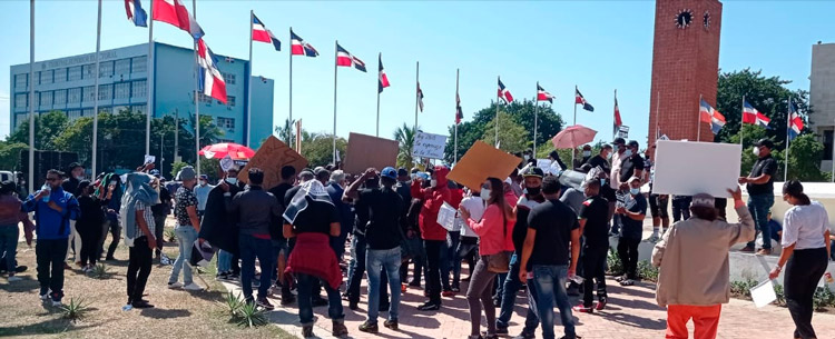 Reclaman ante el Congreso extender la Ley sobre el Desarrollo Fronterizo 2 Ley 28 01 protesta Congreso 1