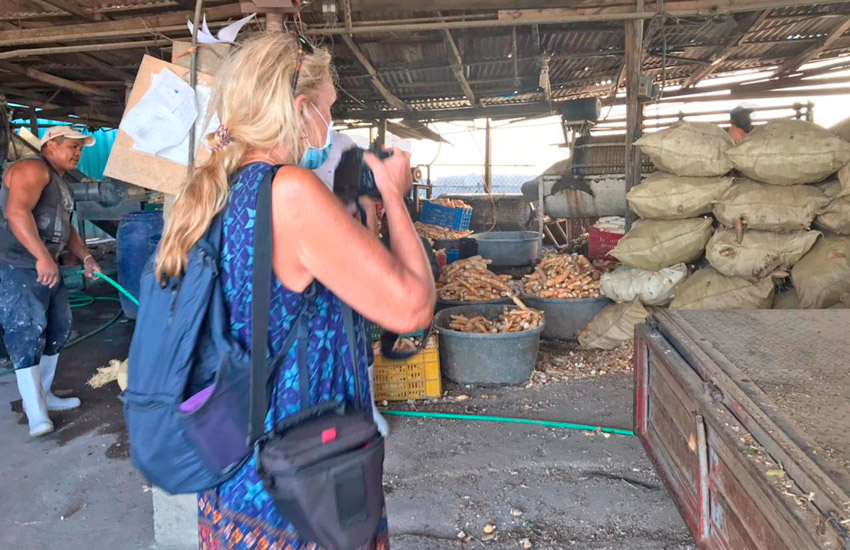 Periodista alemana y especialista sugieren desarrollo del turismo ecológico en Santiago Rodríguez 3 Periodista alemana yuca 1