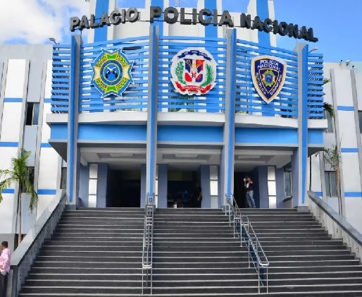 Policía suspende agentes por agresión a médico en Santiago