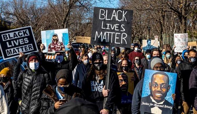 Familia de George Floyd recibirá 27 millones de dólares de Minéapolis