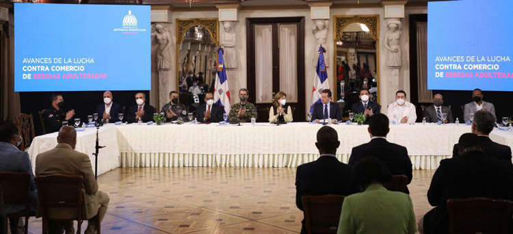 Gobierno arrecia lucha contra bebidas adulteradas; se promulga decreto para regular el metanol