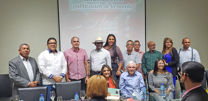 Libro Amor en tierra ajena 7