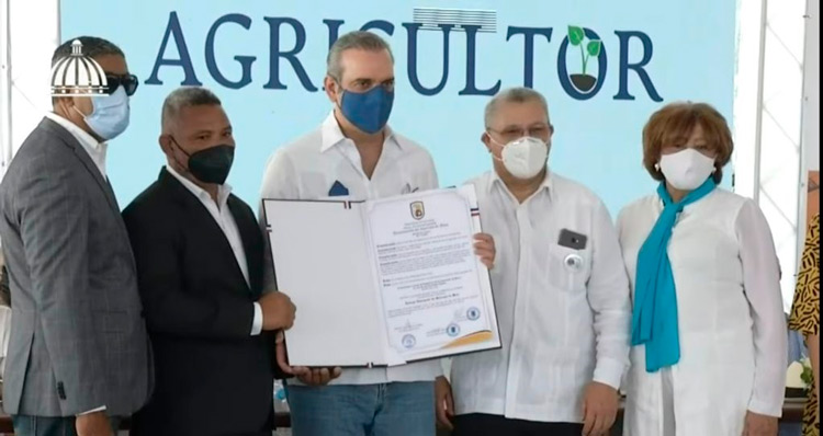 Abinader: Cuando un funcionario es eficiente y honesto, no importa partido