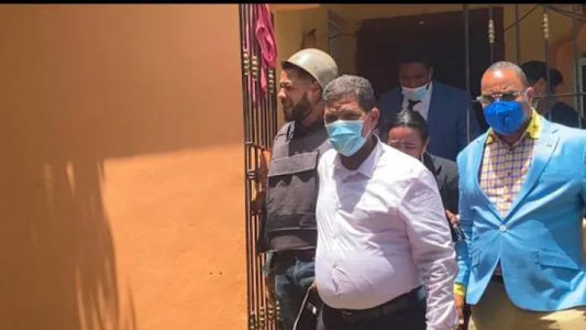 Se entrega uno de los acusados de asesinar a chofer de Iván Ruiz y su esposa