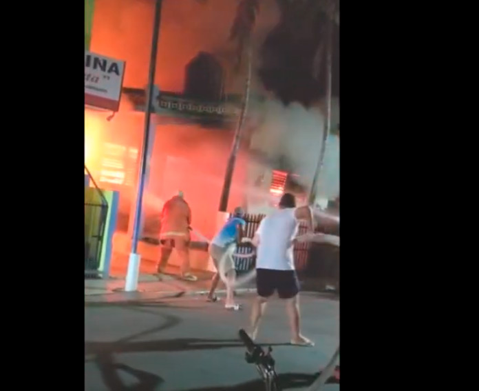 Fuego reduce a ceniza electrodomésticos en Las Espinas (+vídeo)