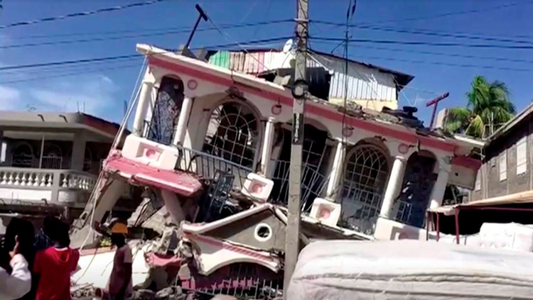 El devastador terremoto de magnitud 7,2 en Haití deja más de 300 muertos y casi 2.000 heridos (en vivo)