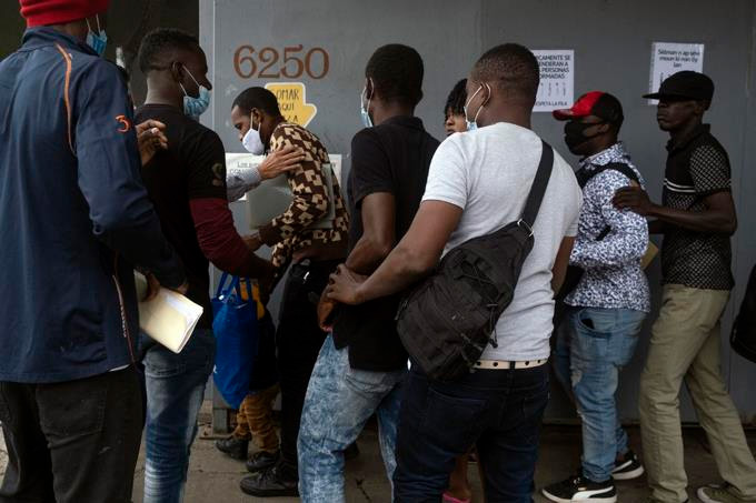 Crisis de migrantes haitianos pone al límite albergues de Ciudad de México