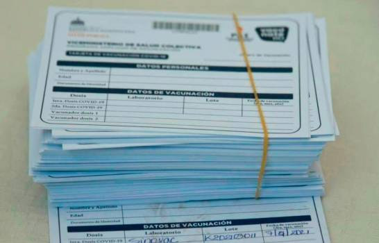 Exigirán tarjeta de vacunación con dos dosis para asistir a lugares públicos, empresas y centros educativos