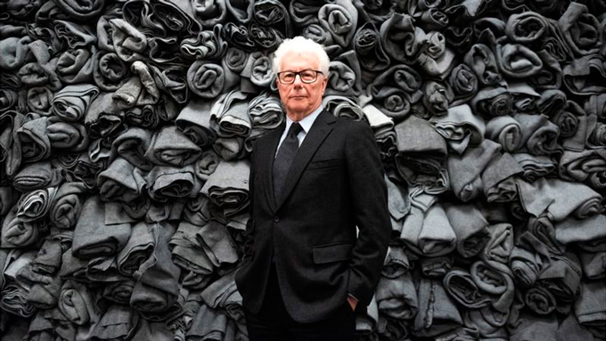 Ken Follett, autor de Los pilares de la tierra: «El mundo está en más peligro ahora de lo que ha estado en toda mi vida»