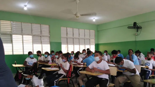 Tras llamado de la ADP de acudir a las aulas, asistencia de maestros y estudiantes es mínima