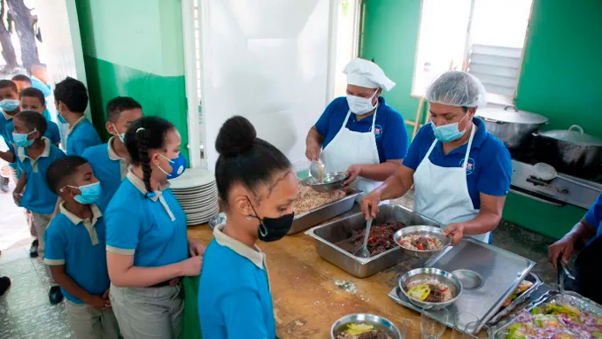 Inabie: Suplidores alimentos escolares suspenden servicios por atraso en pagos 