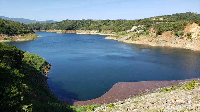 Cuatro personas desaparecidas en naufragio en Monción