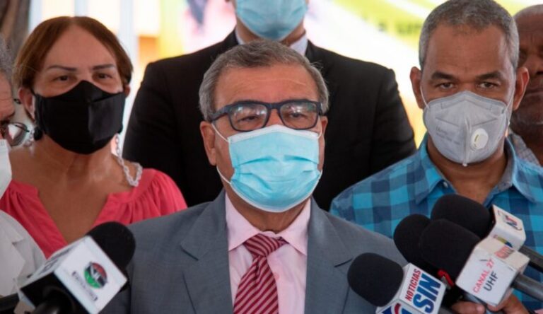 Colegio Médico pide al Gobierno consensuar medidas contra covid