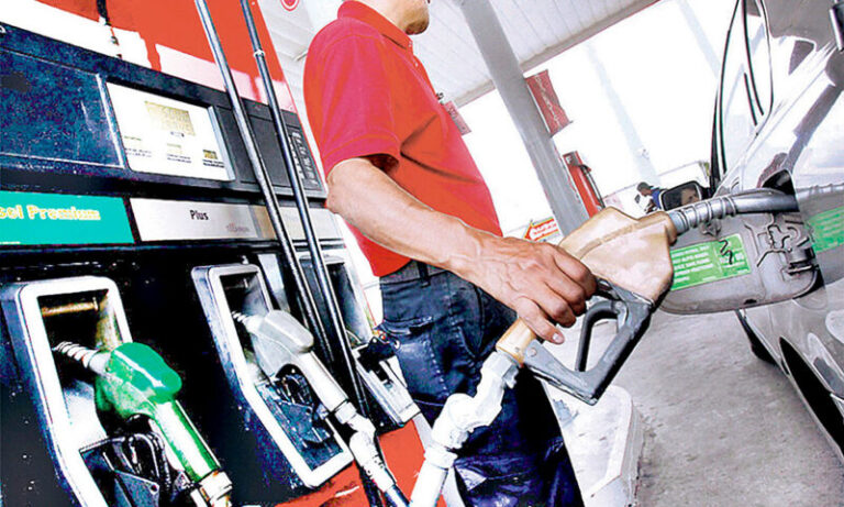 Economistas aseguran “congelar” combustibles beneficia más a los ricos