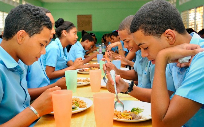 Suplidores piden suspendan las licitaciones del almuerzo escolar