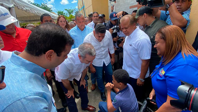 Abinader afirma que sagrado objetivo del Gobierno es mejorar las condiciones de vida de la gente 1 Presidente Abinader condiciones gentes