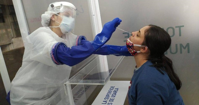 Casos diarios de covid superan el centenar por 2do día consecutivo