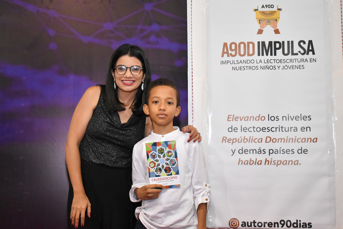 Keila donacion libros 2