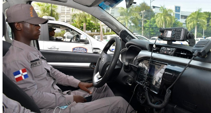 Comienzan a suministrar equipos modernos a la Policía dominicana