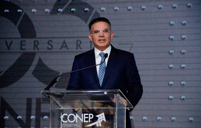 Cúpula empresarial sugiere a empleadores hacer un ajuste voluntario de salarios