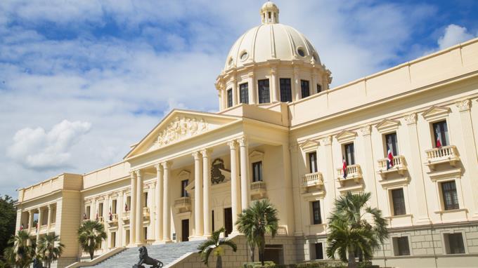 Al menos 56 empleados del Estado ganan más que el presidente de la República 2 Al menos 56 empleados del Estado ganan más que el presidente de la República