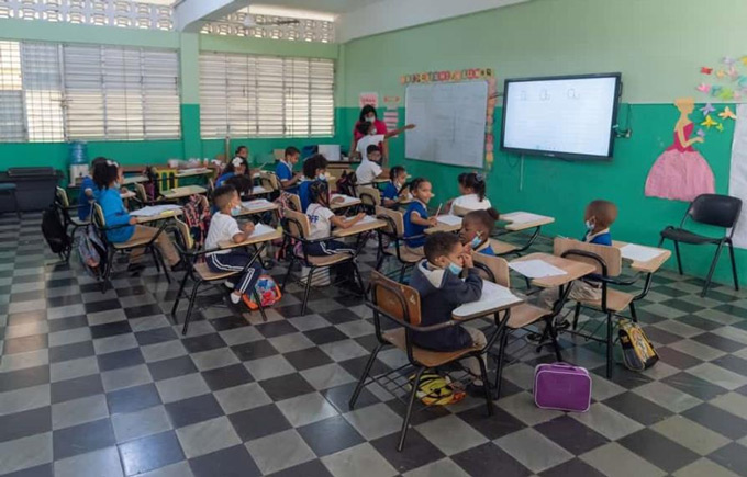 Minerd prohíbe traslado de docentes de escuelas a Regionales y Distritos