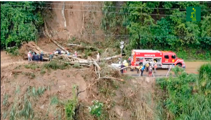 Una decena de muertos tras caída de autobús a precipicio en Costa Rica – video
