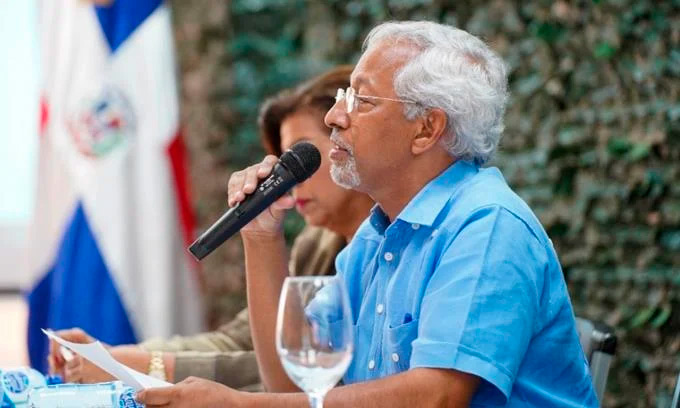 Diputados denuncian que ministro de Educación los botó de su oficina: «Aquí las reglas las pongo yo»