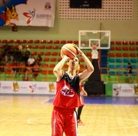 ¿Quién era Reniel, el joven que murió por salvar a una niña en un tiroteo?