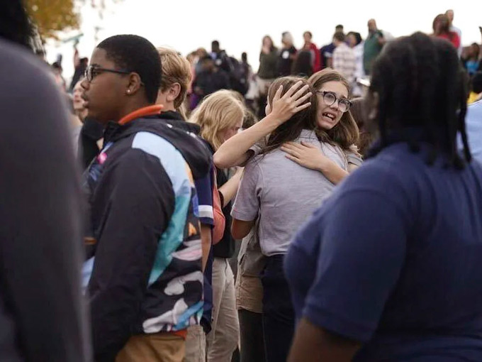 Otro tiroteo en una escuela de EEUU: un adulto y una niña murieron en una secundaria de St. Louis
