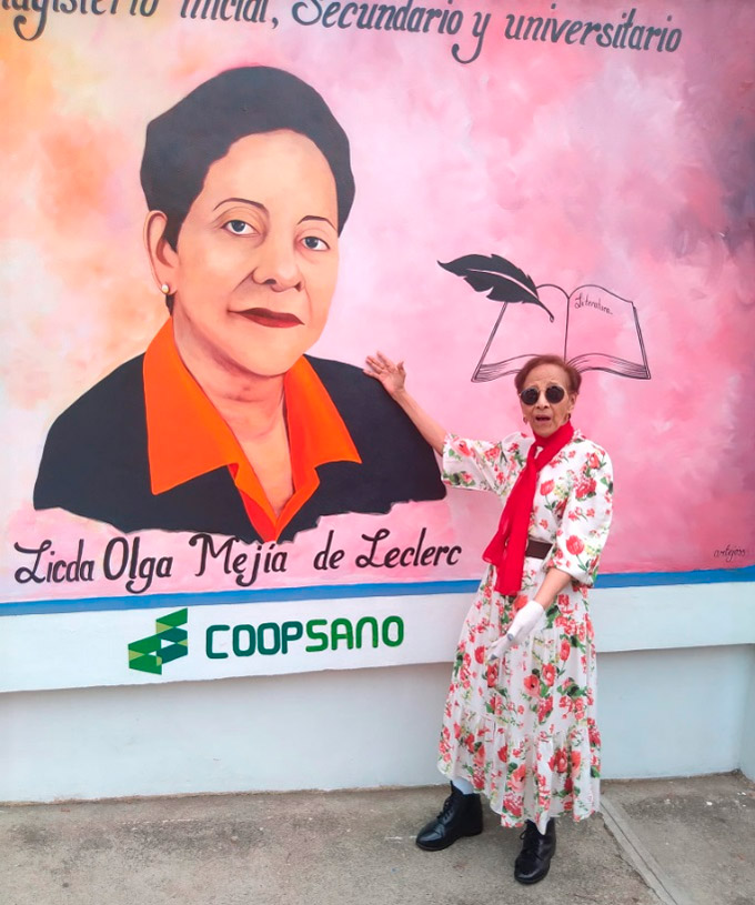 Elogian homenaje a maestra en Santiago Rodríguez