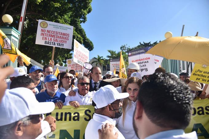 Médicos piden en marcha una seguridad social digna