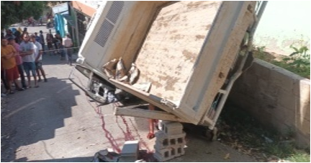 Reportan dos muertos y un herido en accidentes de tránsito en Santiago Rodríguez 1 camion e1676727574785
