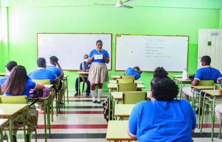 Los monitores del Minerd conforman un sindicato