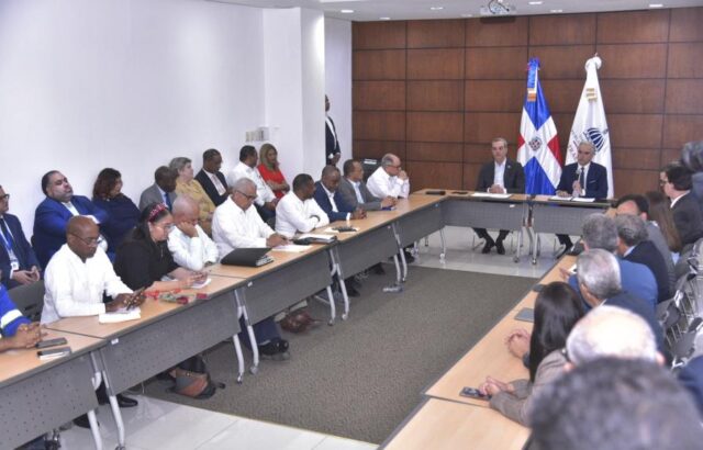 Estas son las empresas que pagarán el aumento salarial 1 comite salario e1678390124356