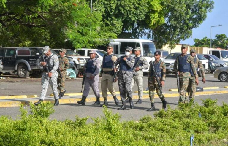 Gobierno aumenta entre un 15 y 44 % el salario a los militares