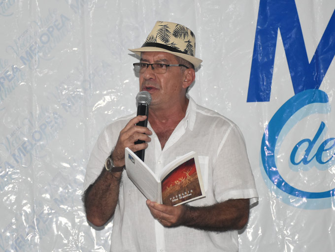 Ecuatoriano Lenin Sánchez entregó poema “Mariposas” en Santiago Rodríguez 1 Ecuatoriano Lenin Sánchez entregó poema “Mariposas” en Santiago Rodríguez