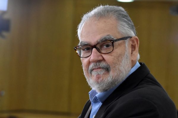 PC y Academia de Ciencias salen en defensa ministro Ceara Hatton