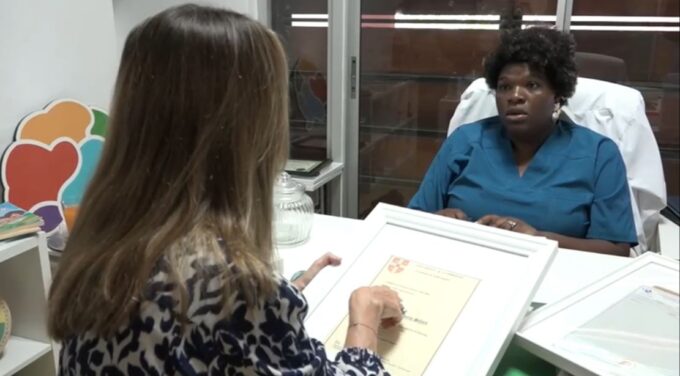 (Vídeo) Títulos falsos: Se vende como una “eminencia de la neurociencia”, pero en realidad no es nada de lo que dice ser 1 nuria 1 e1684680571221