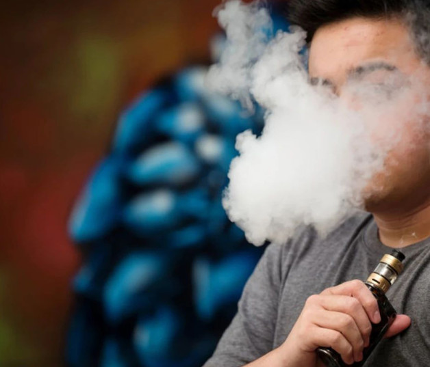 Los cigarrillos electrónicos irrumpen como nueva amenaza en escuelas públicas