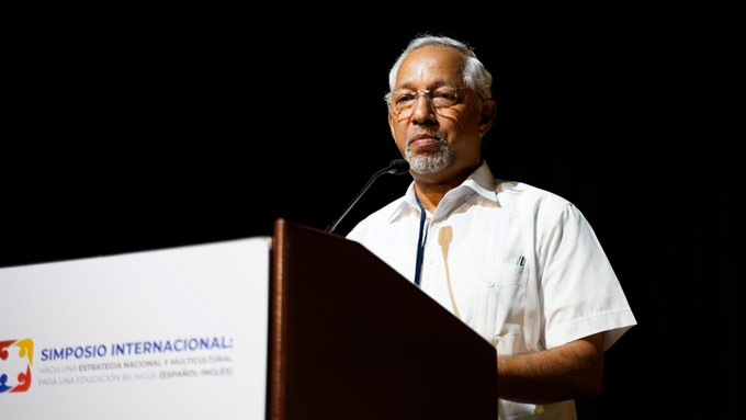 Minerd inicia simposio que busca fomentar la educación bilingüe en escuelas