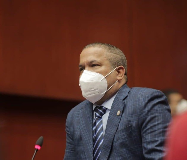 El Torito cambia de idea: En vez de eliminar reinscripción de colegios quiere crear escala de cobro