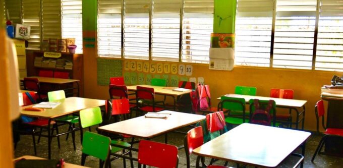 República Dominicana está por debajo de la media en matemáticas, lectura y ciencia 1 aula e1701794527136
