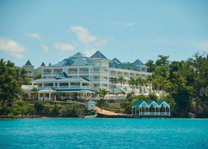 ¿Quiénes administran los hoteles del Estado dominicano y cuánto pagan?