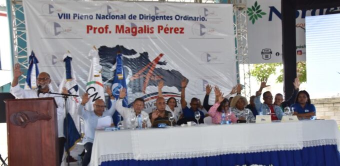 Profesores convocan a protesta este martes frente al Ministerio de Educación 1 adp e1713806514358