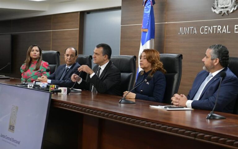 JCE da hasta mañana a PRM y FP para que cumplan cuota género