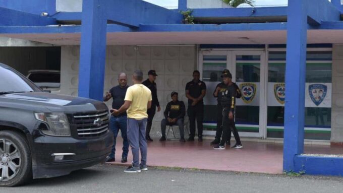 Tres detenidos por asalto a sucursal del Banreservas en Santiago 1 apresado e1716994319236